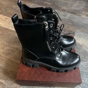 Women’s Size 11 Black Combat Boots